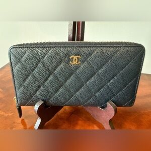 Pre Loved Authentic CHANEL Classic Long Zipped Wallet Black Quilted Caviar